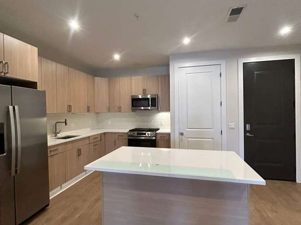 684 Main Ave #203