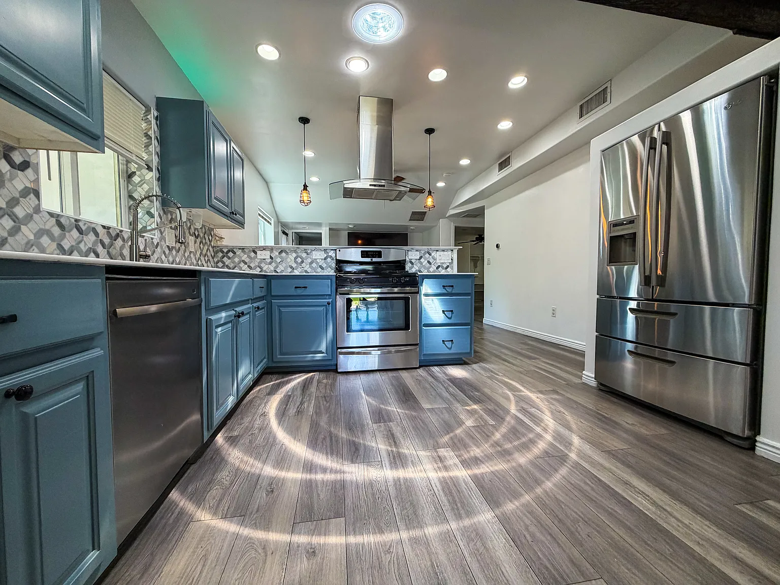 3 bed, 2.5 bath, 1200 sqft, $3,000 — Photo 4