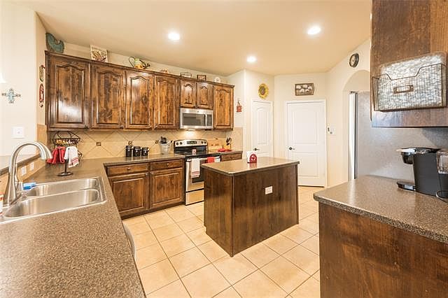 1st image of 1006 Seminole Ln