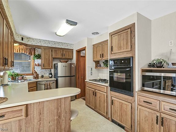 2nd image of 36889 Kinzel Rd