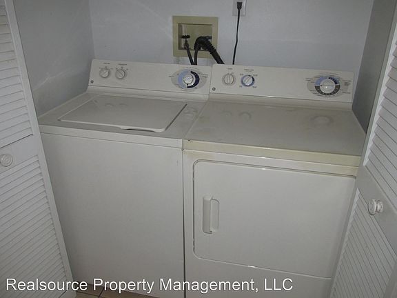 4th image of 3244 Brewster Dr
