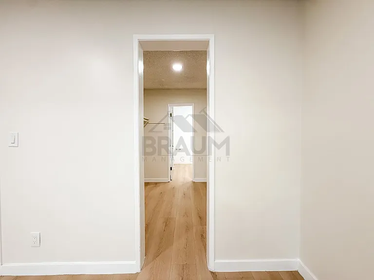 6041 WHITSETT — Photo 31