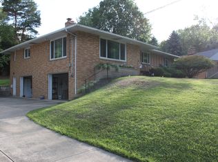 66 Skyview Dr, Seven Hills, OH 44131