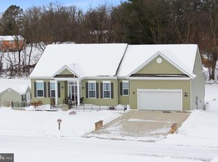 213 Chesterfield Dr, Falling Waters, WV 25419