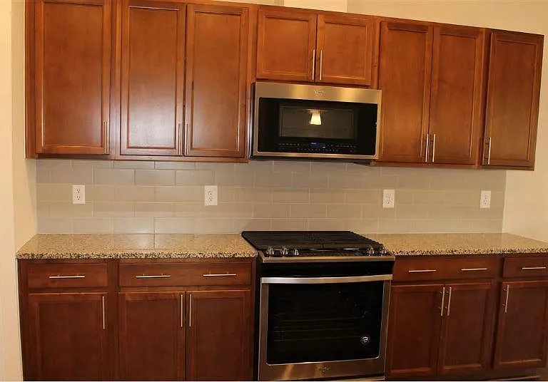 214 Eagleson St — Photo 3