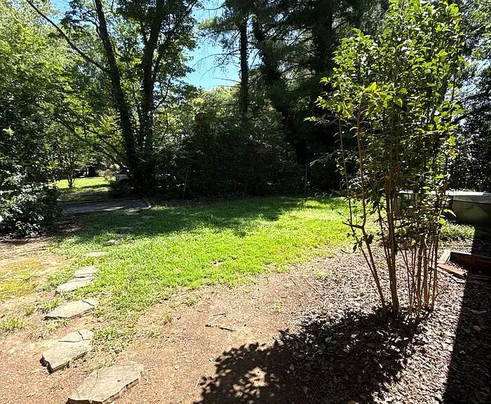 1000 Roanoke Ave — Photo 8