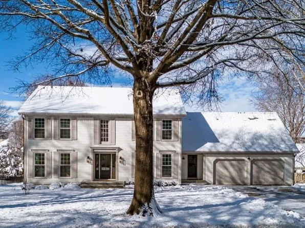 5112 W 111th Ter, Leawood, KS 66211