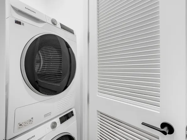 480 Kent Avenue image 13 of 32