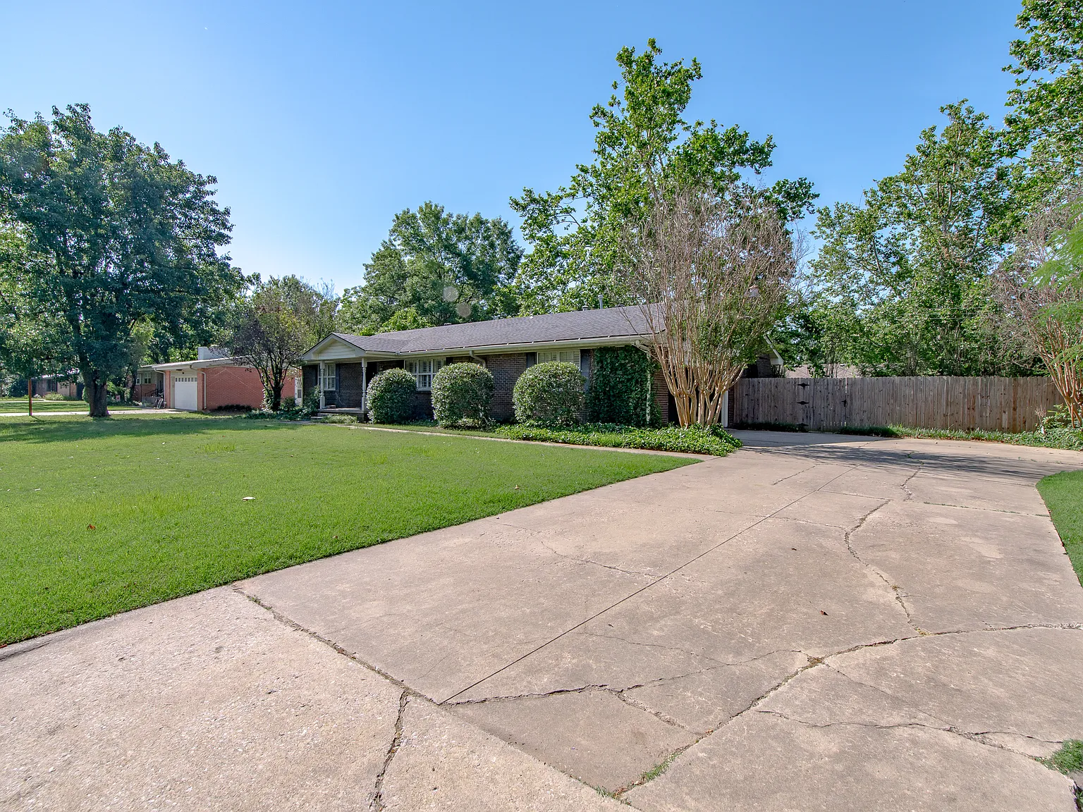 5 bed, 1839 sqft, $3,500 — Photo 2