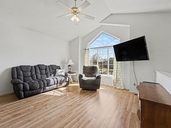 4th image of 177 Waxwing Ct
