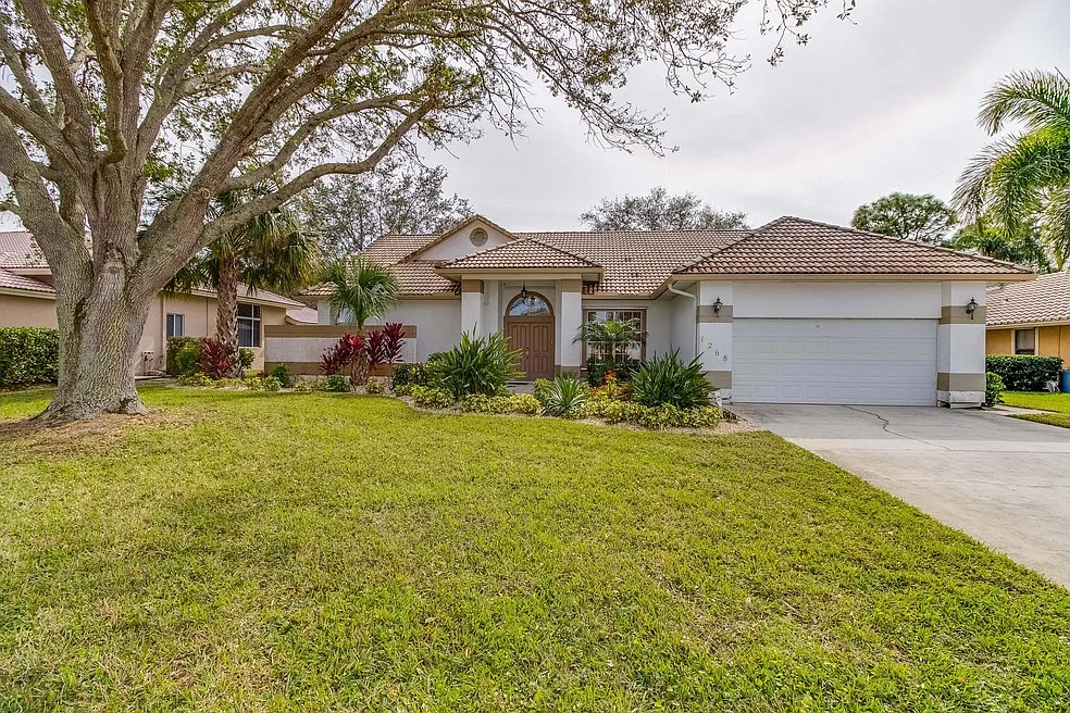 4 bed, 2.5 bath, 2423 sqft, $3,725 — Photo 1