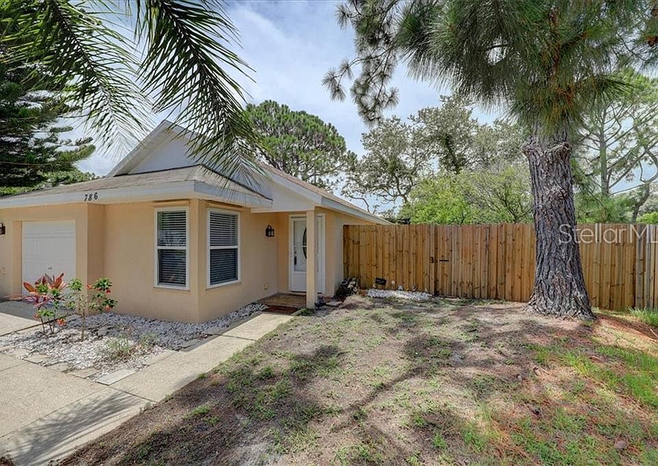 1st image of 786 Arthurs Ct