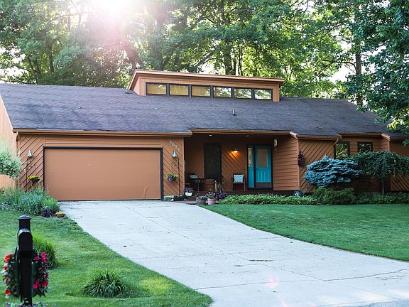 2nd image of 6677 Knollview Dr