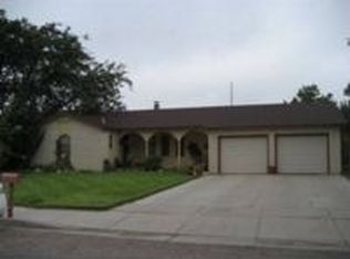 1605 Glenellen Dr, Garden City, KS 67846