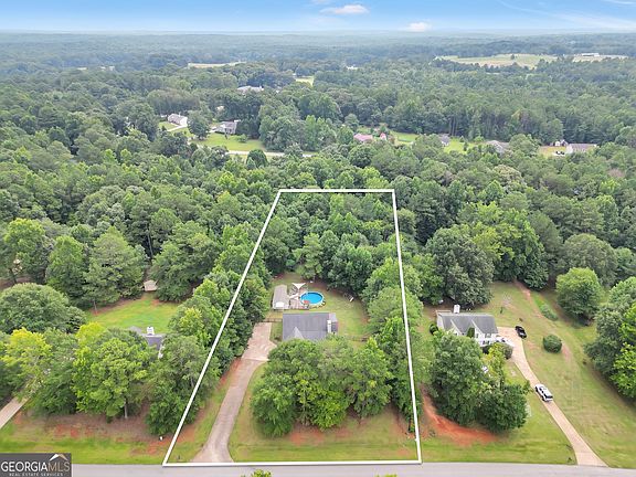 3rd image of 95 Five Oaks Dr