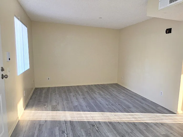 15449 Nordhoff St #14 — Photo 4