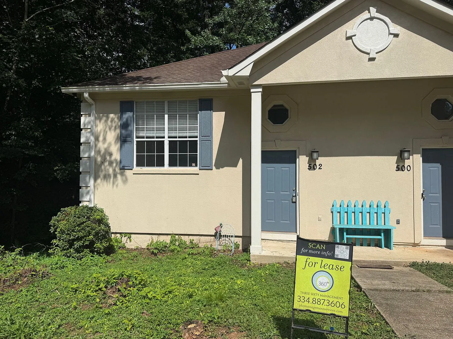 Spacious Auburn Duplex in Prime Location — Photo 1