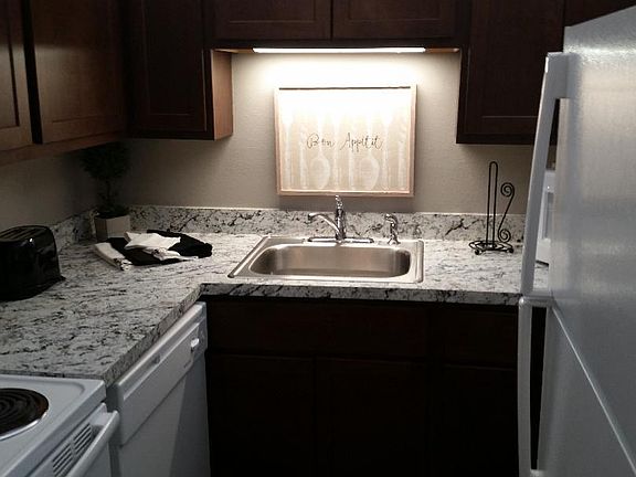 5th image of 2727 N Maryland Ave APT 218