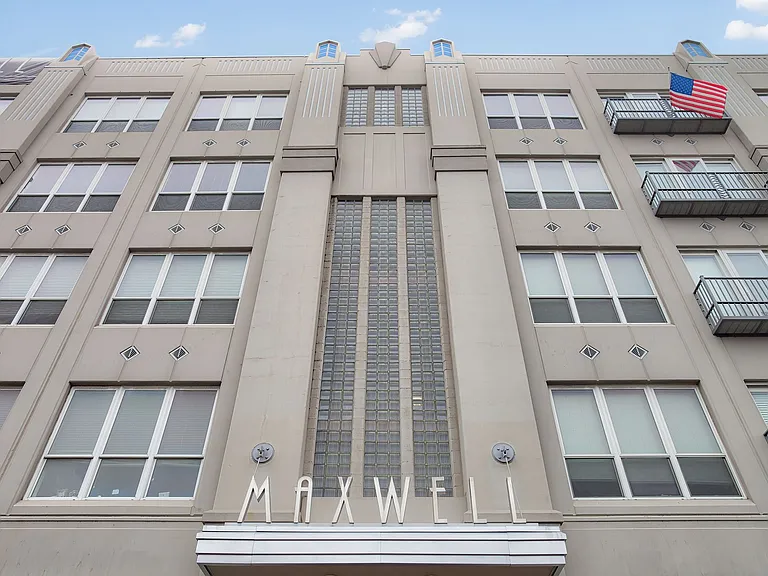 Maxwell Apartments — Photo 39
