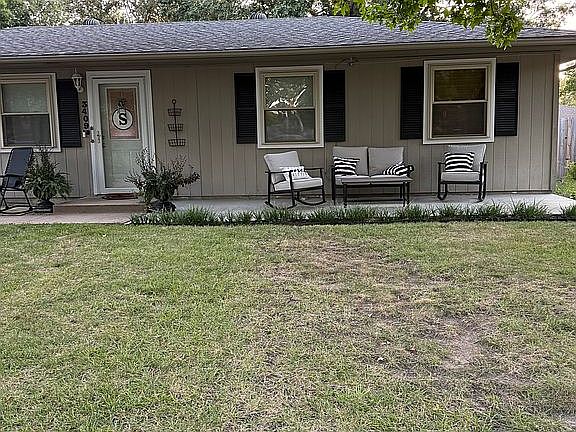 2nd image of 3409 SW Mission Ave