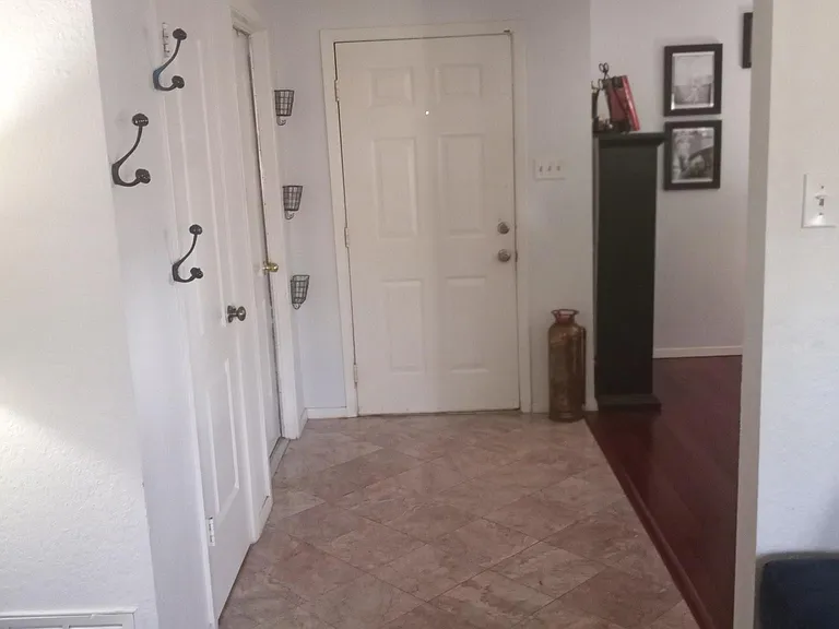 8402 Roan Ln — Photo 2