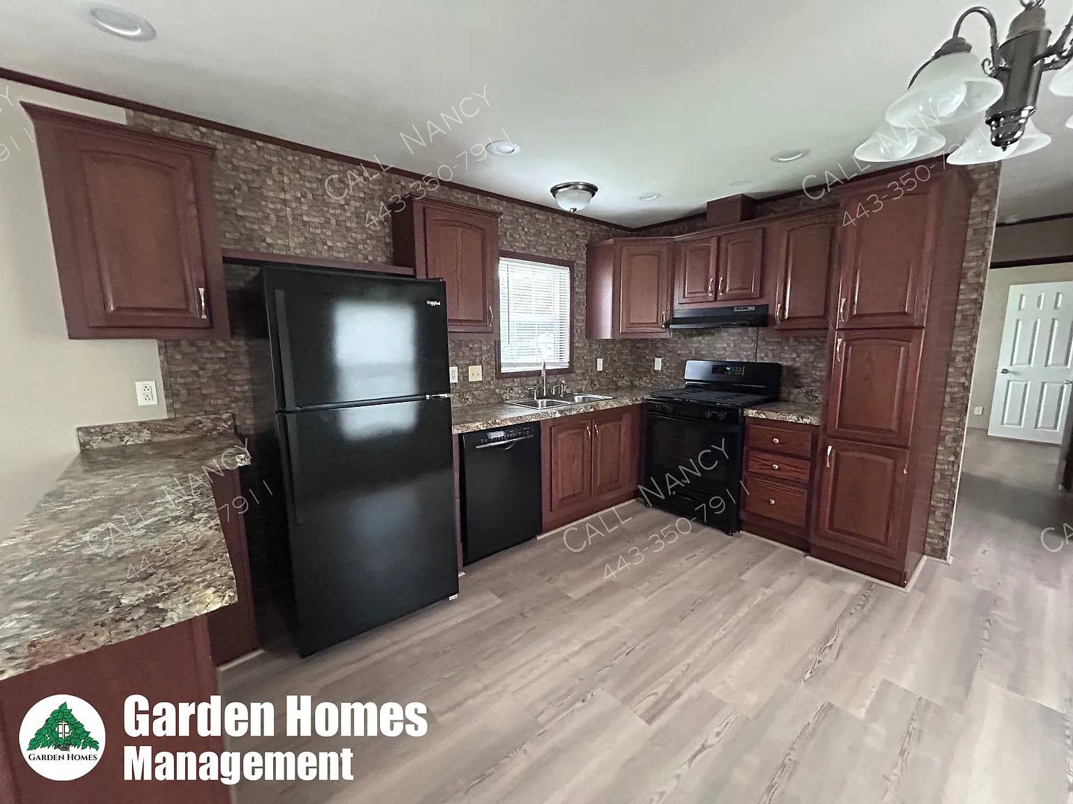 3 bed, 924 sqft, $1,725 — Photo 1
