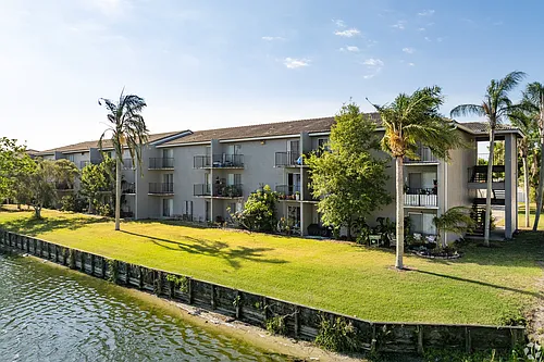 Lakes at Largo Apartments Photo 1
