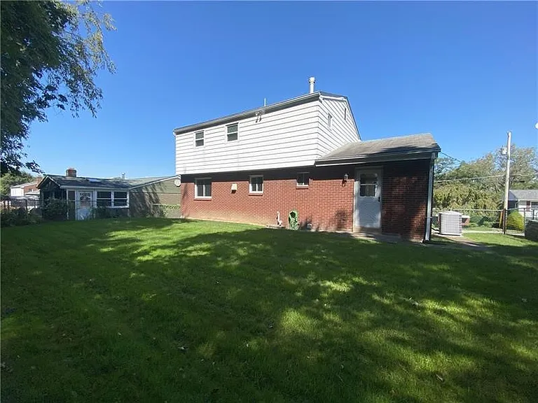 439 Crestview Dr — Photo 48