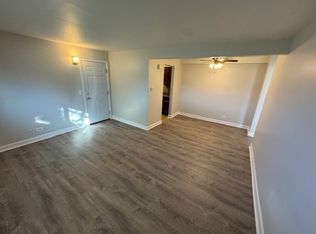 930 W Rollins Rd #1, Round Lake, IL 60073