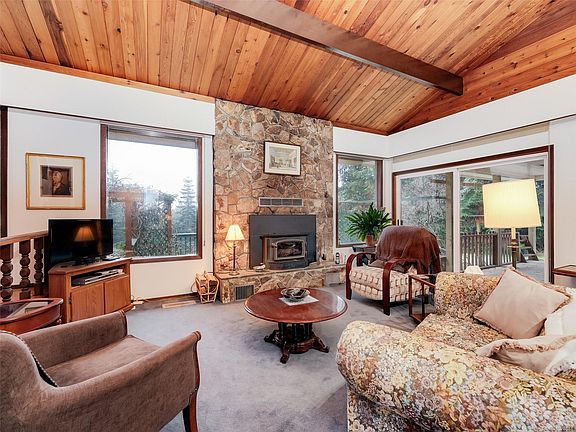 2nd image of 2713 Sheringham Point Rd