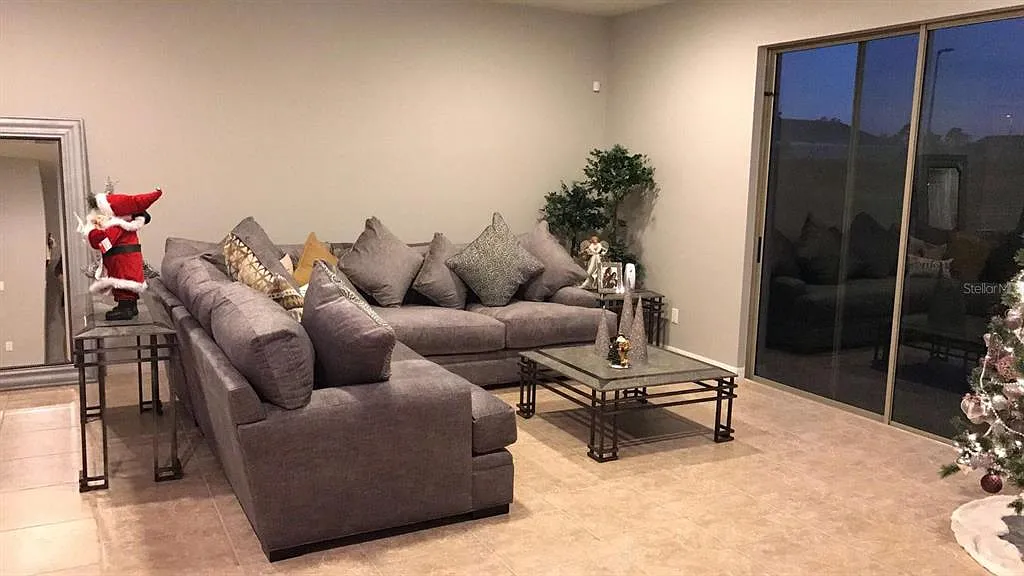 3 bed, 2.0 bath, 2144 sqft, $2,600 — Photo 3