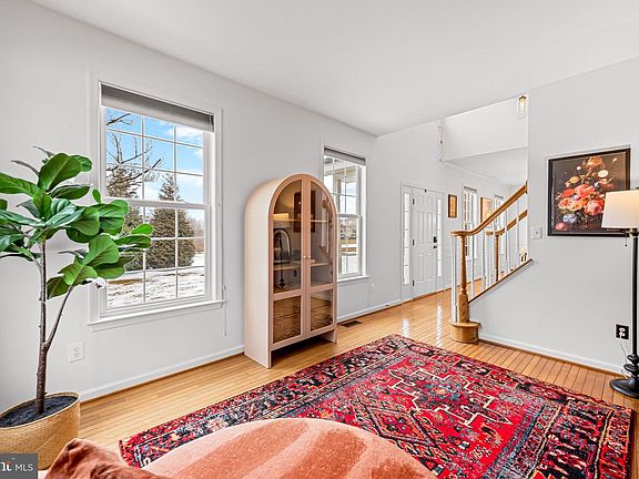 5th image of 817 Wiseburg Rd