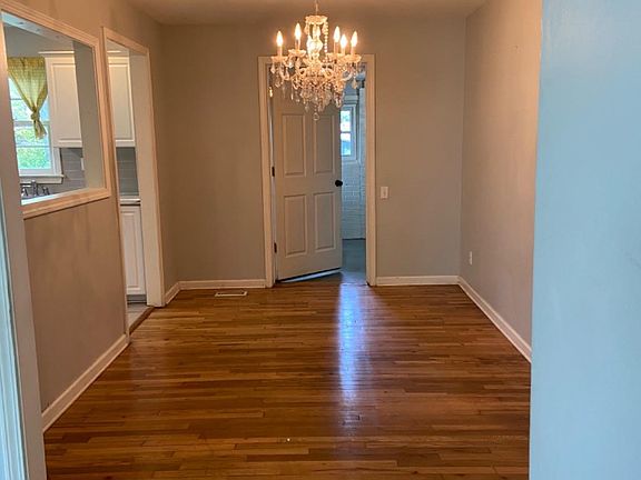 4th image of 553 Sheridan Dr