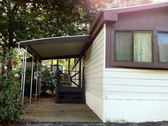 level concrete slab entrance