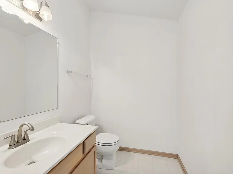 2152 Newbury Ln — Photo 6