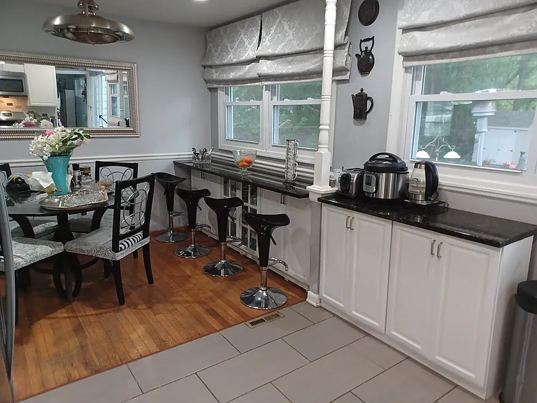 1241 Queen Anne Ave — Photo 8
