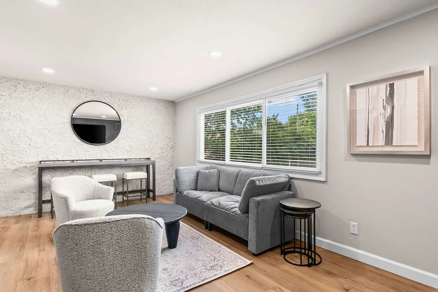 2 bed, 1.0 bath, 990 sqft, $2,406 — Photo 4