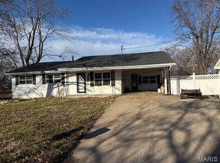 11812 Pine St, Centertown, MO 65023