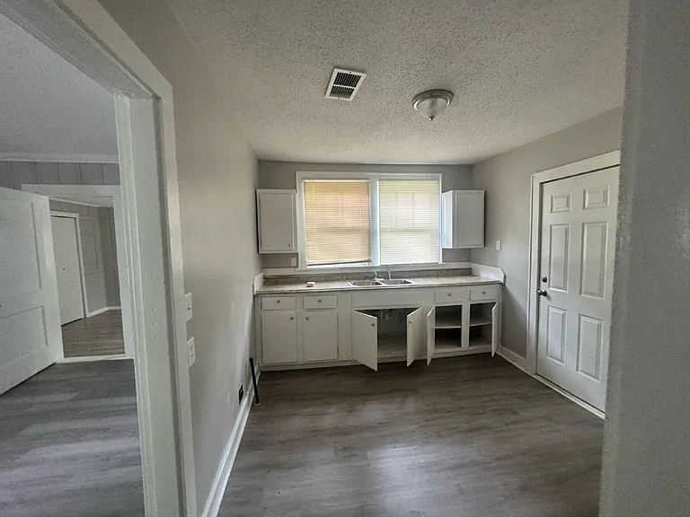 719 Craft Rd — Photo 4