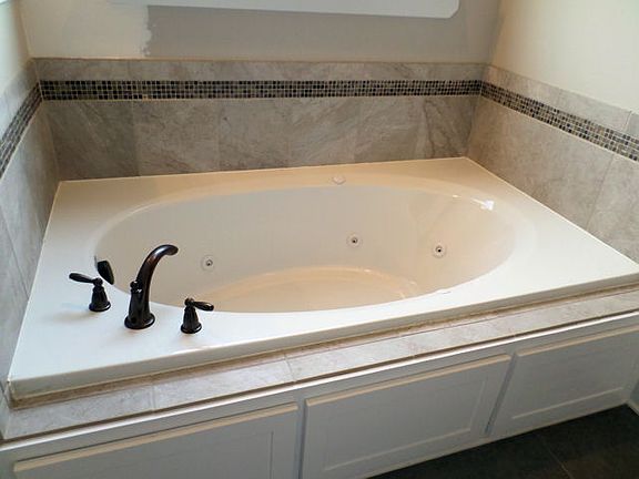 Master Bath - Whirlpool Tub