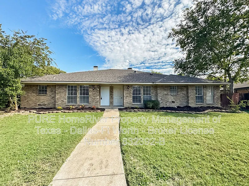 3 bed, 2.0 bath, 1825 sqft, $2,150 — Photo 3