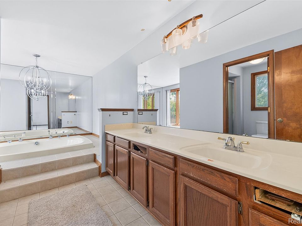 8027 Berkshire Dr, photo 26