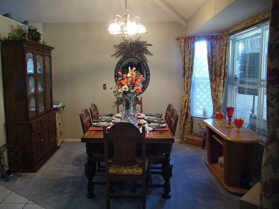 5th image of 416 Roslyn Dr