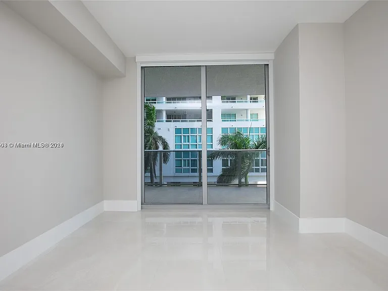 488 NE 18th St #311 — Photo 15