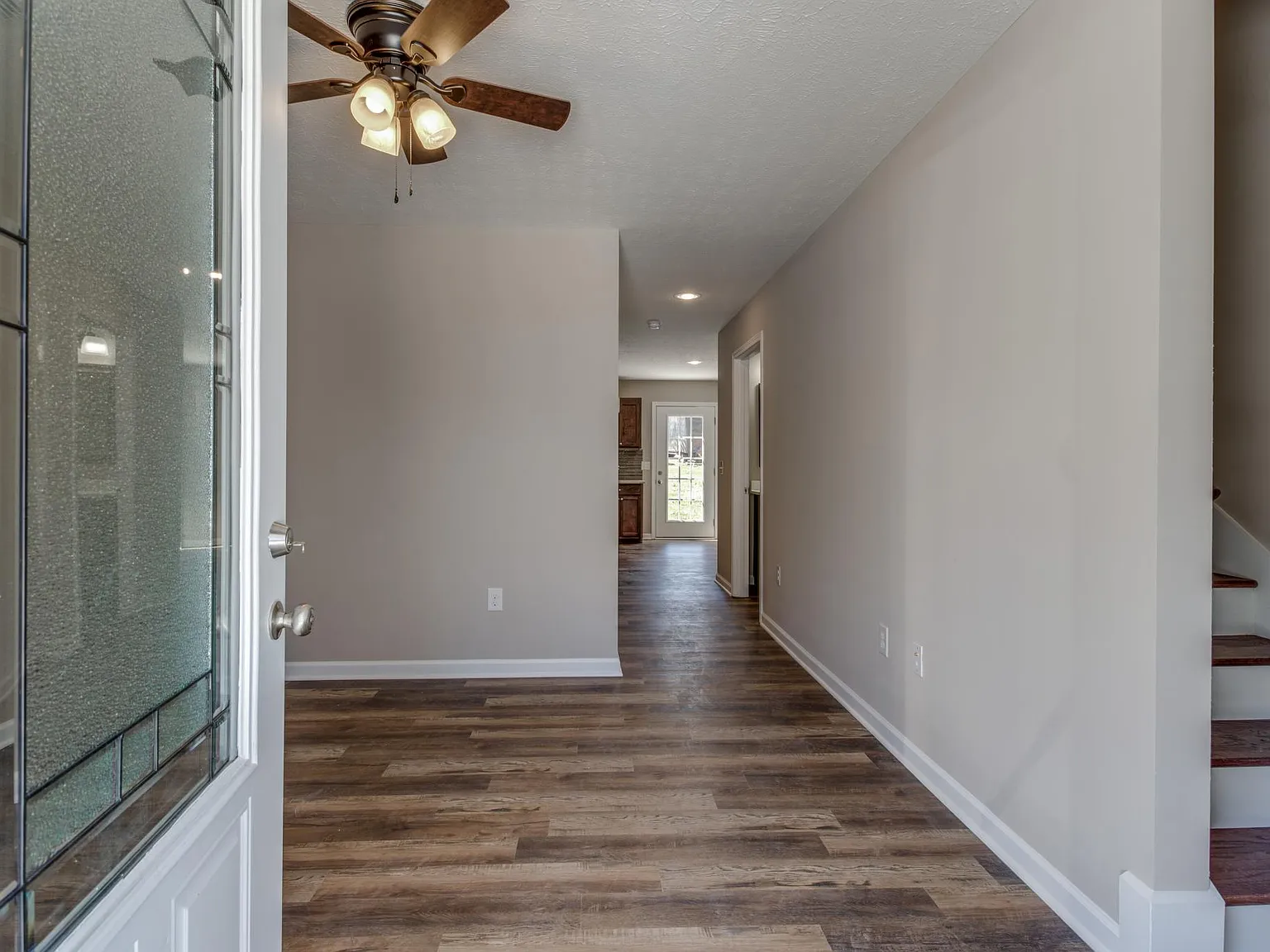 3 bed, 1.5 bath, 1156 sqft, $1,300 — Photo 2