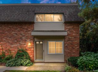 519 Longshore Dr APT A, Ann Arbor, MI