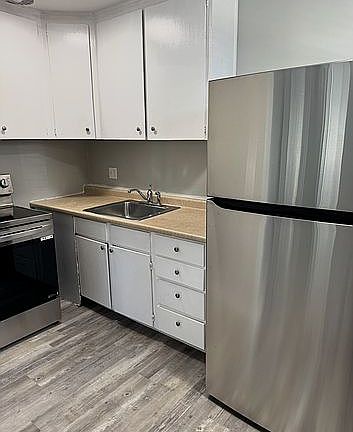 4th image of 912 Turner St