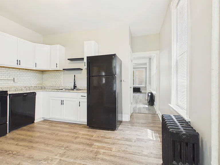 2614 Lexington St — Photo 4