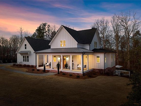 3rd image of 1675 Hornage Rd