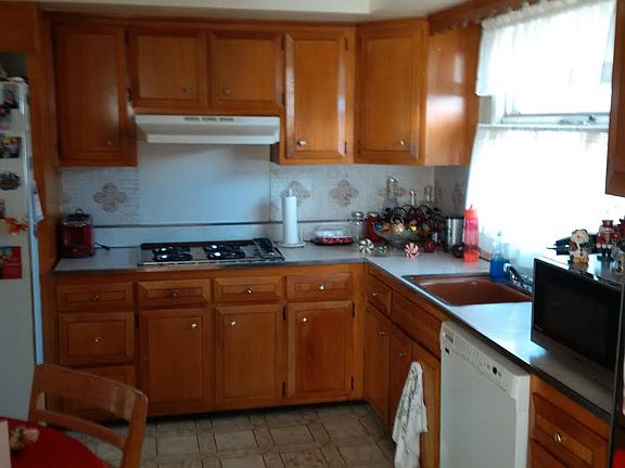 3rd image of 115 Emmet Ave